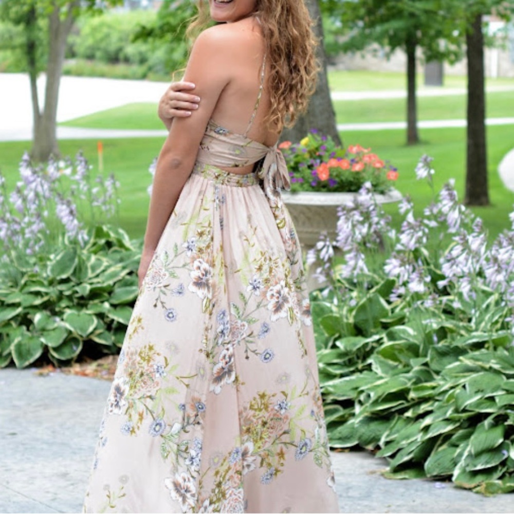 Flowy floral dress - Size medium - only worn once